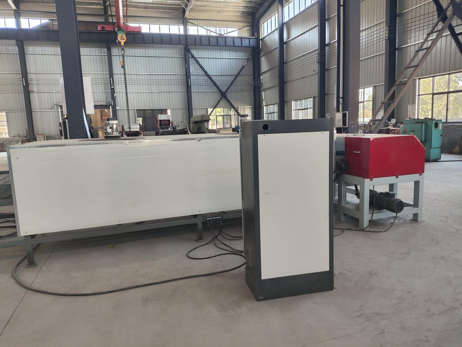PV module dismantling equipment arranged as a line